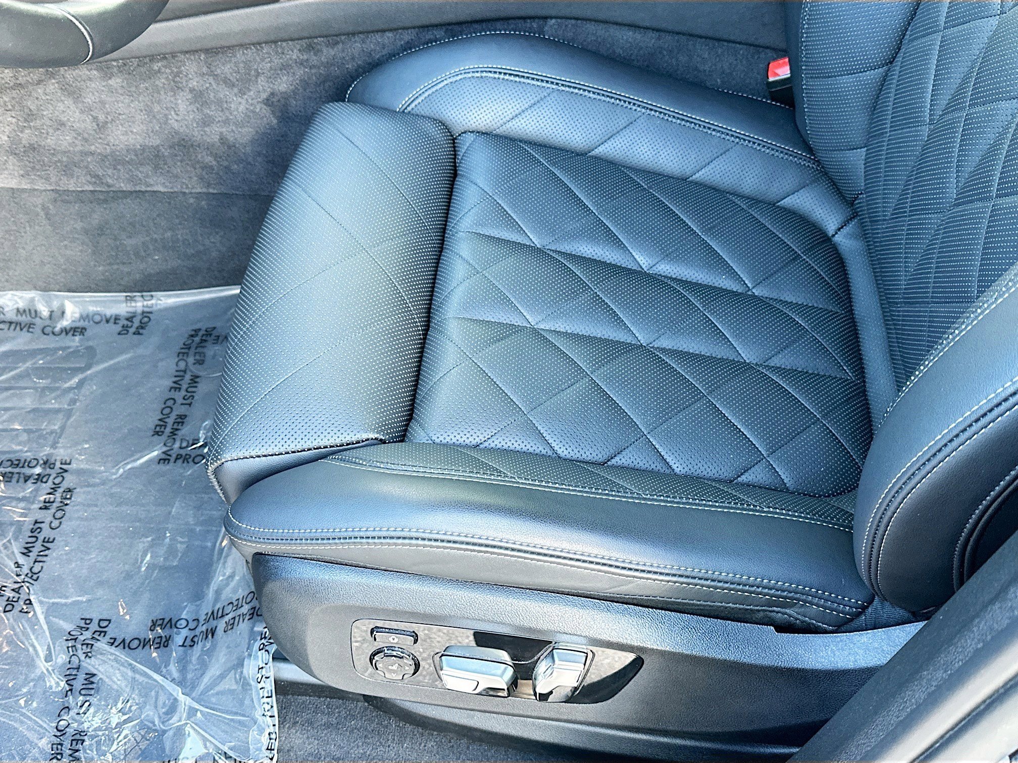 Used 2025 BMW X6 xDrive40i w/ Climate Comfort Package image 20