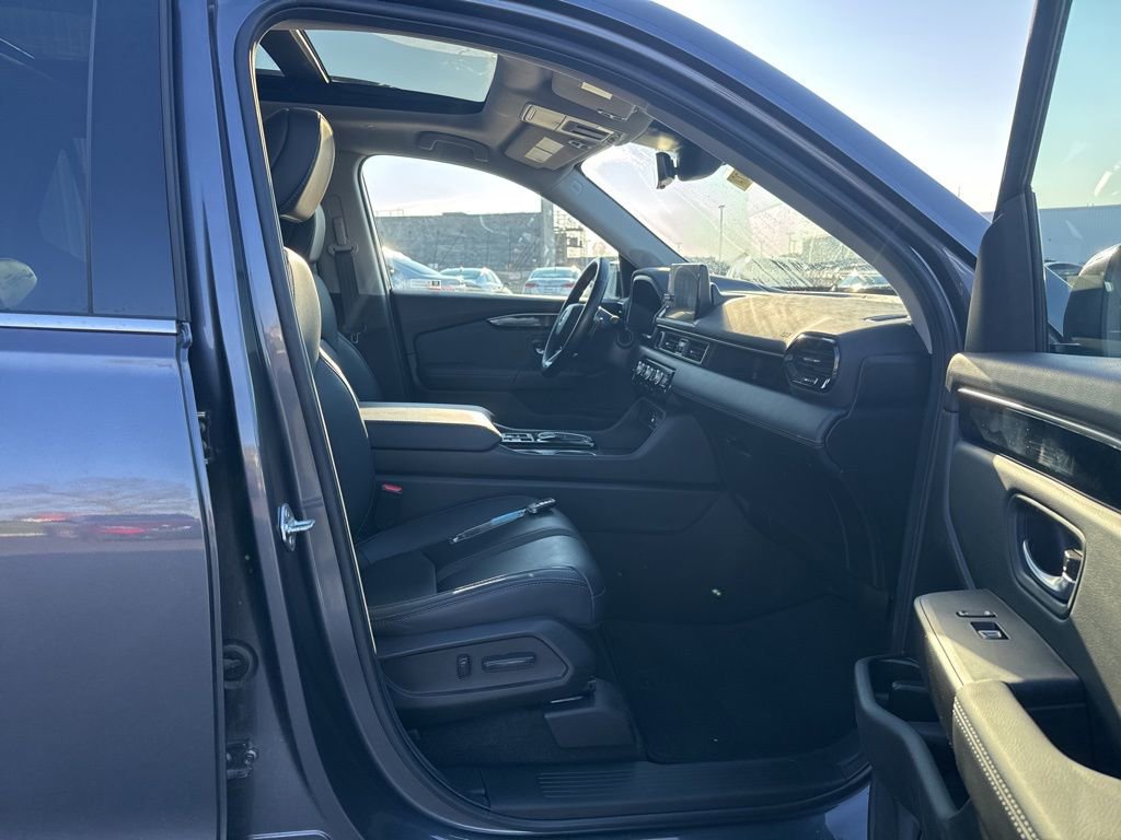 Used 2025 Honda Pilot Touring image 41