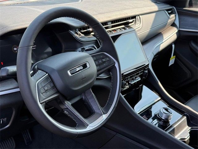 New 2025 Jeep Grand Cherokee L Limited w/ Black Appearance Package image 21