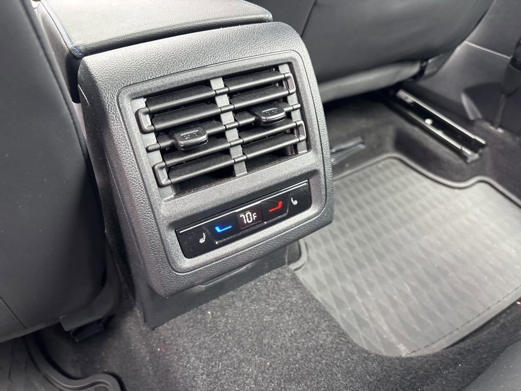 Used 2024 Volkswagen Golf R AWD/4WD image 9