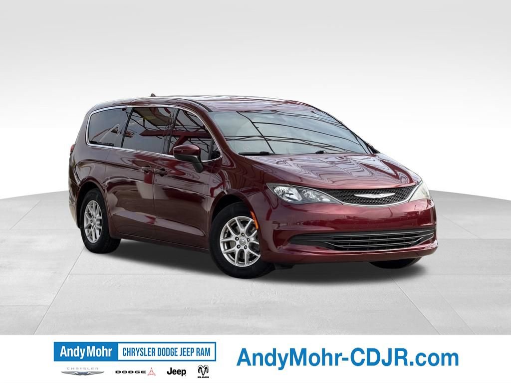 Used 2017 Chrysler Pacifica Touring FWD image 1