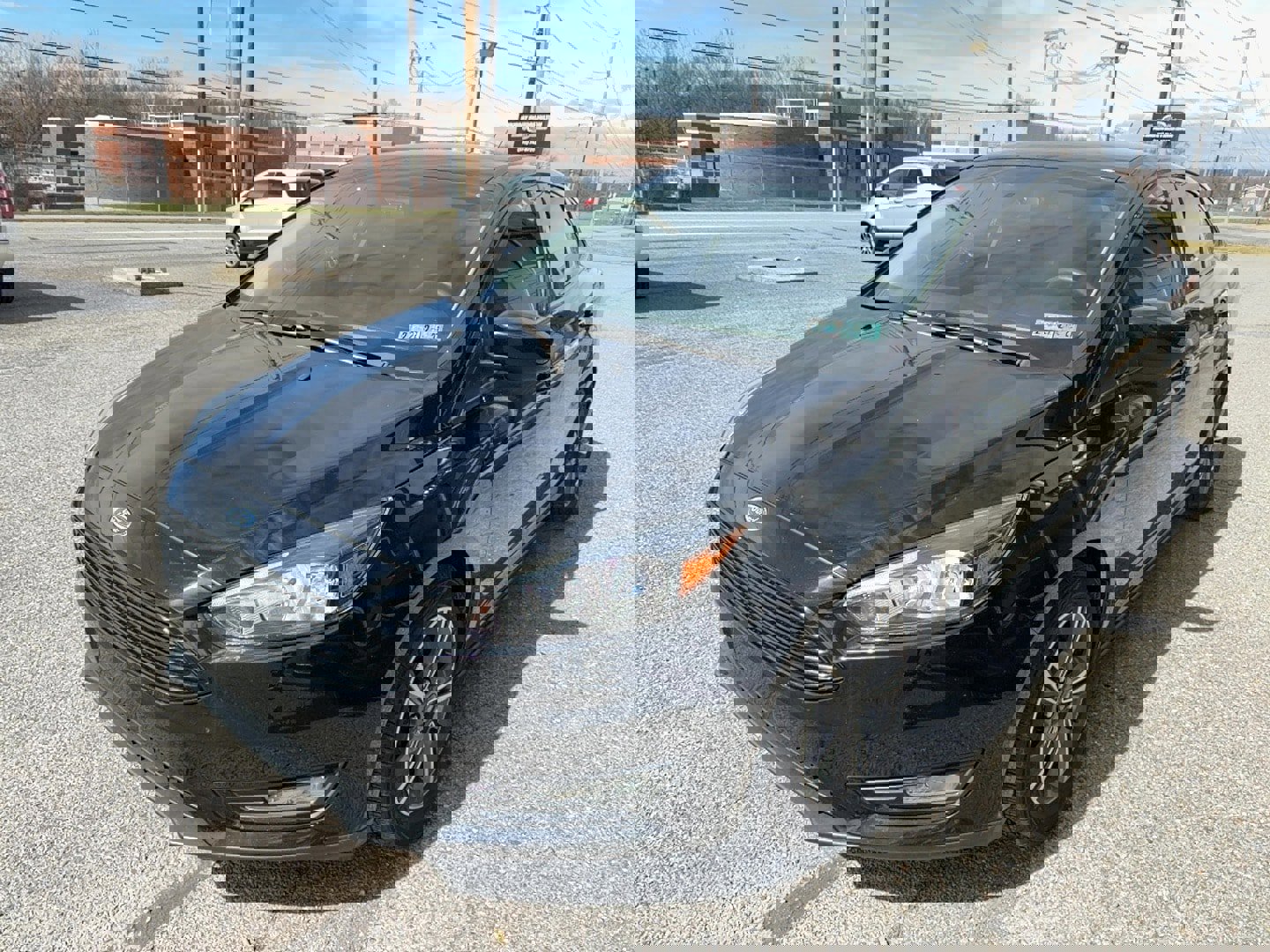 Used 2018 Ford Focus SE w/ SE Appearance Package image 3