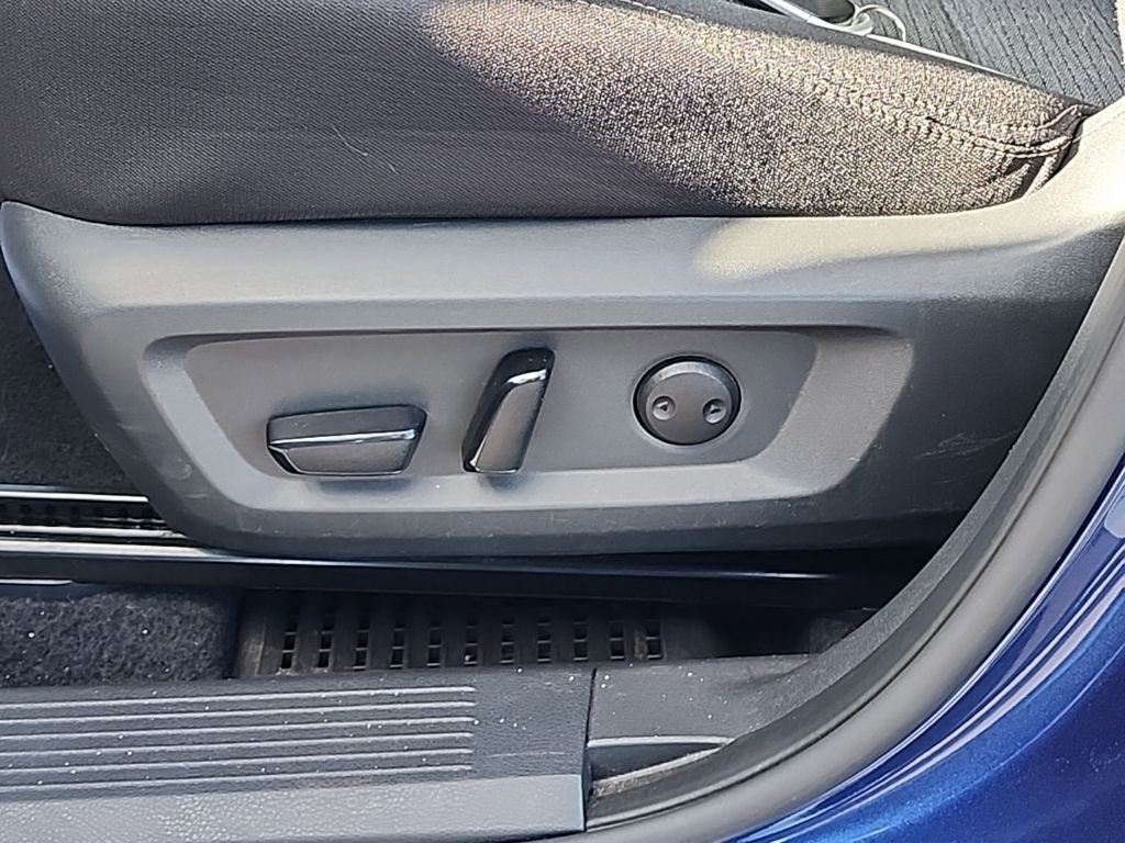 Used 2023 Nissan Rogue SV image 19