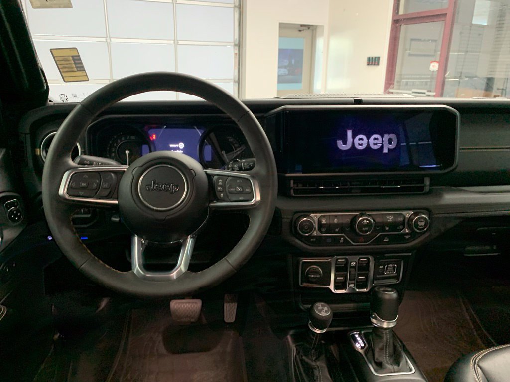 Used 2024 Jeep Wrangler Unlimited Sahara AWD/4WD image 8