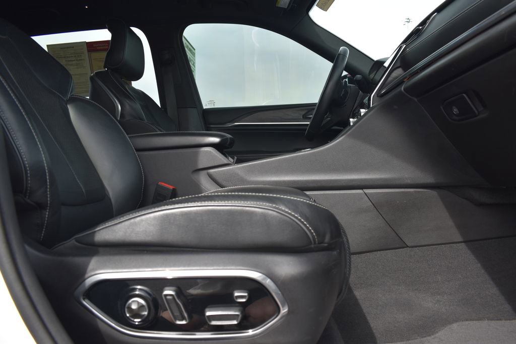 Used 2021 Jeep Grand Cherokee L Overland w/ Advanced Protech Group III image 12