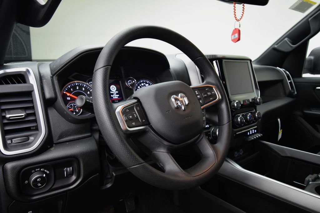 New 2026 RAM 1500 4x4 Crew Cab image 31