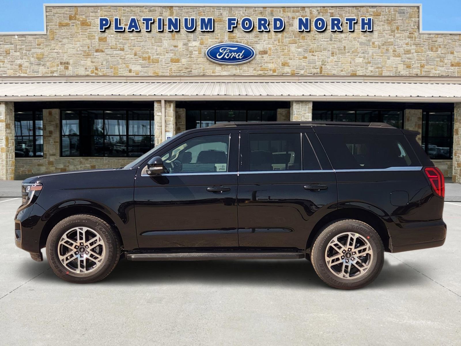 New 2025 Ford Expedition Active image 3