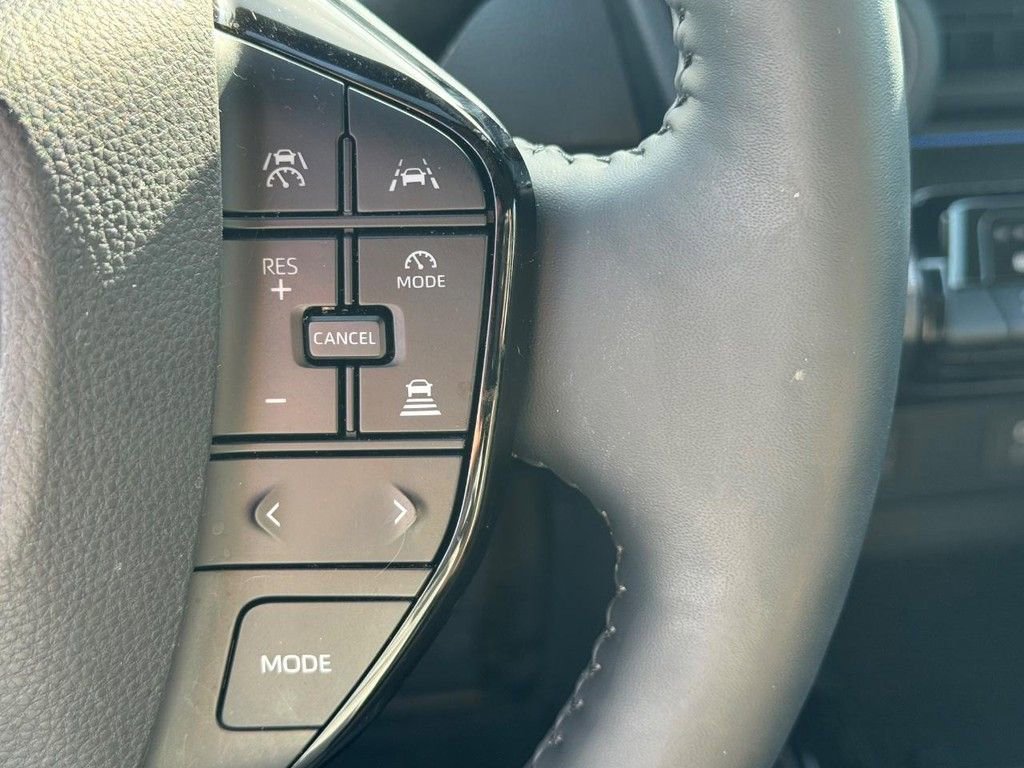 Used 2025 Toyota Prius XLE image 18