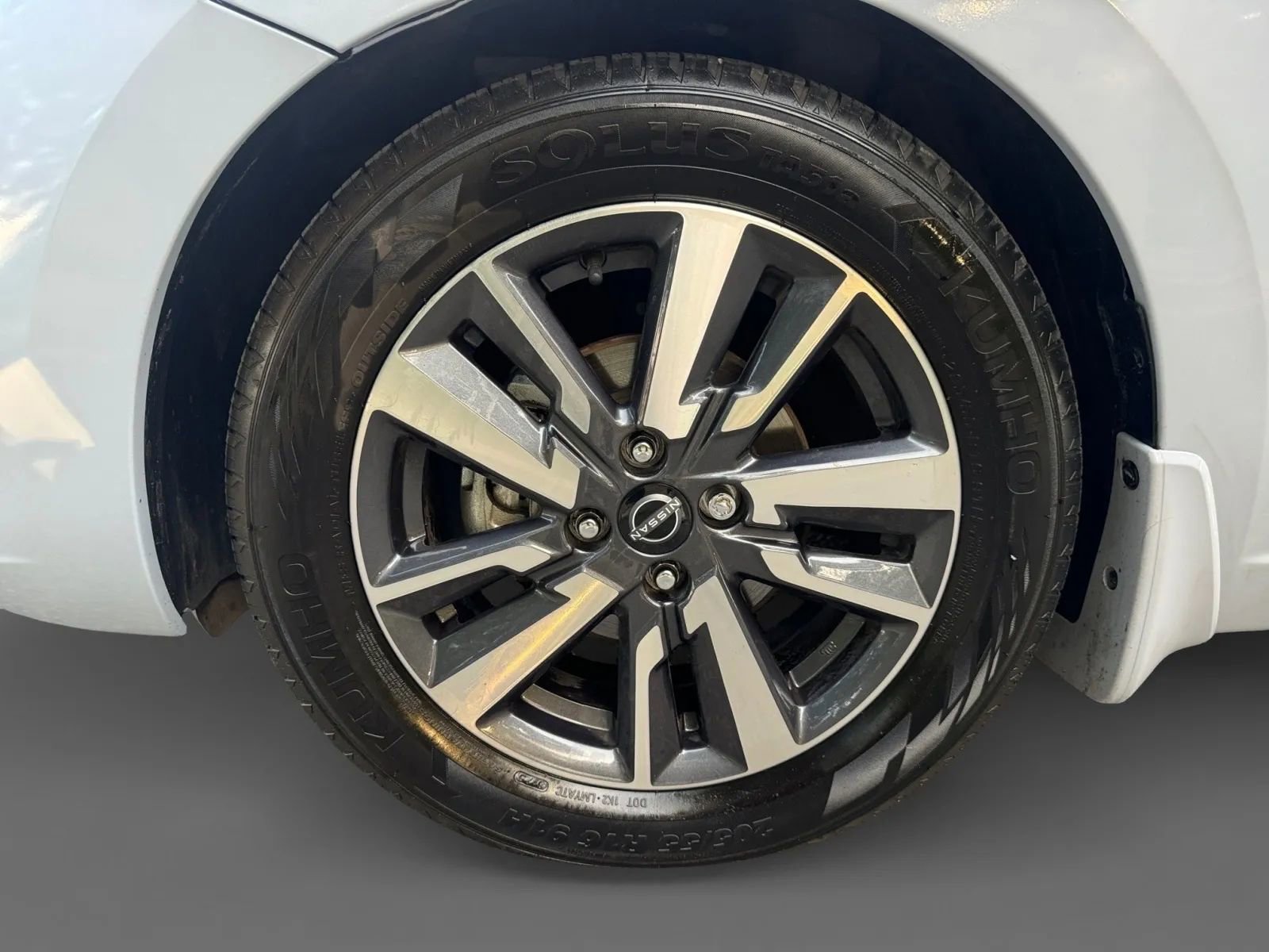 Used 2023 Nissan Versa SV w/ Trunk Package image 20