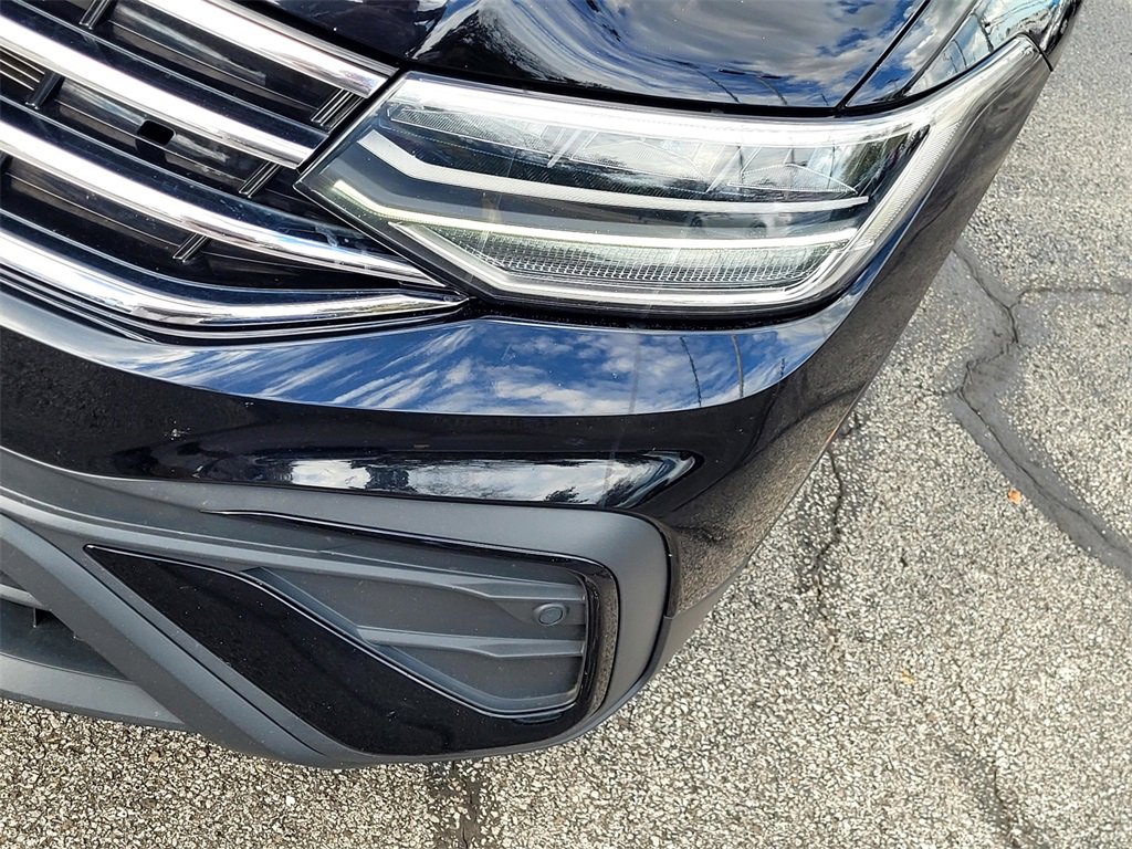 Used 2024 Volkswagen Tiguan SE image 11