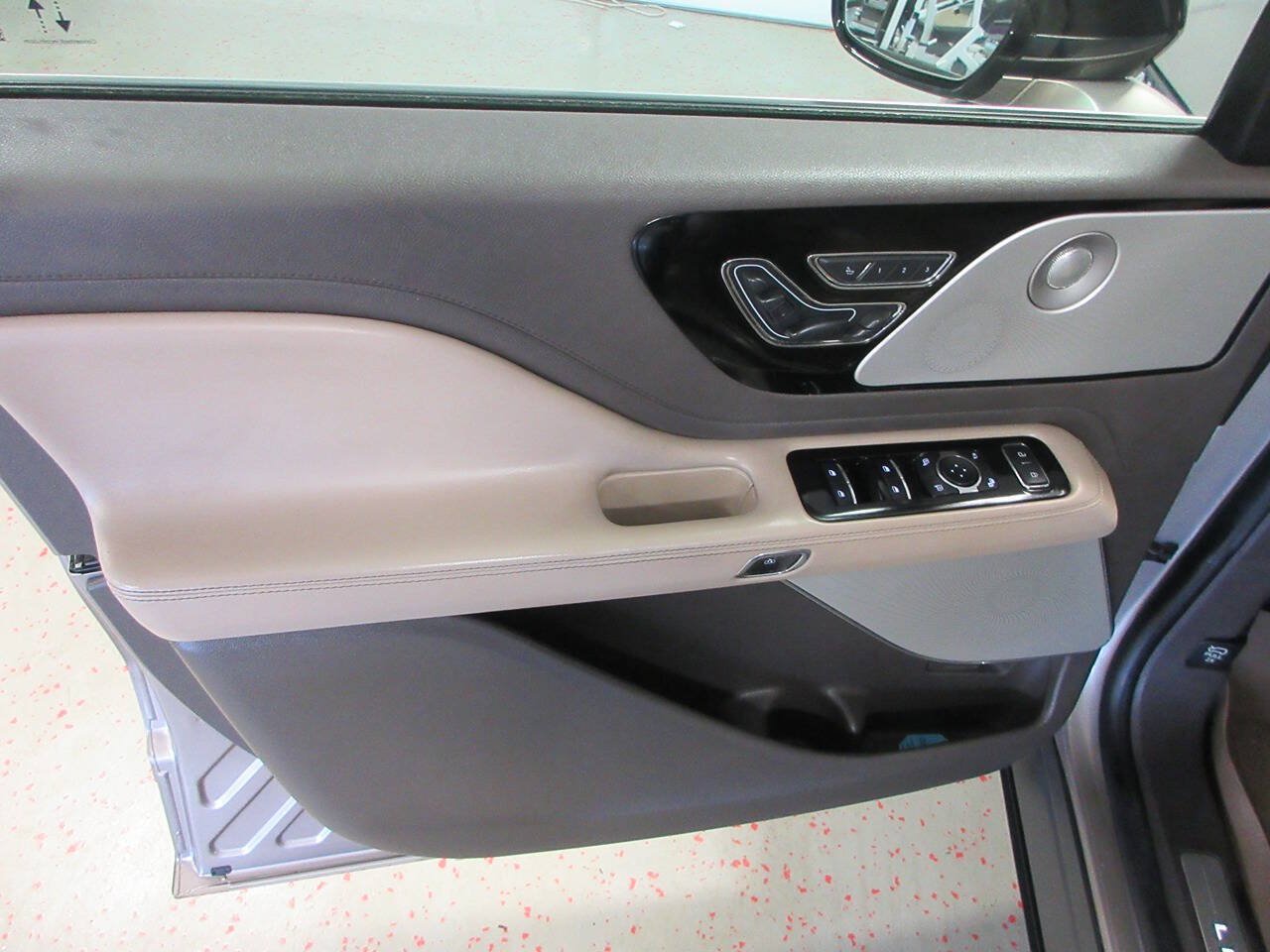 Used 2020 Lincoln Aviator Reserve w/ Equipment Group 202A AWD/4WD image 34