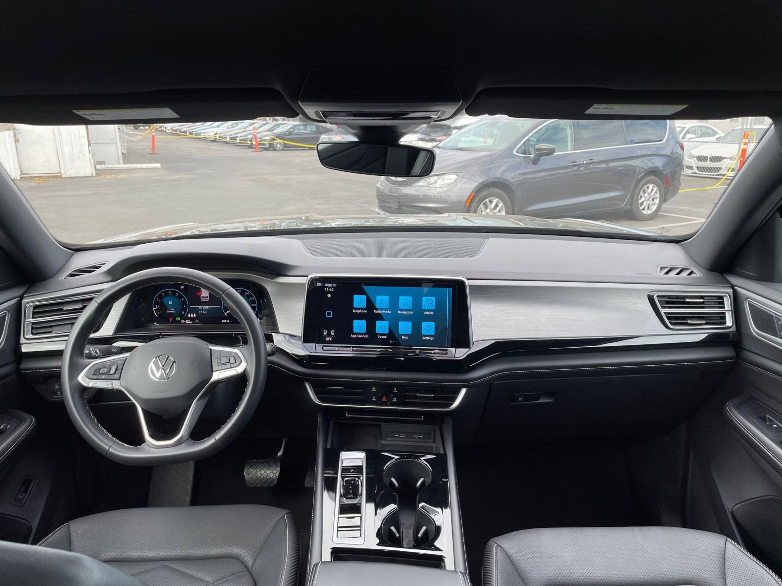 Used 2024 Volkswagen Atlas Cross Sport SE image 35