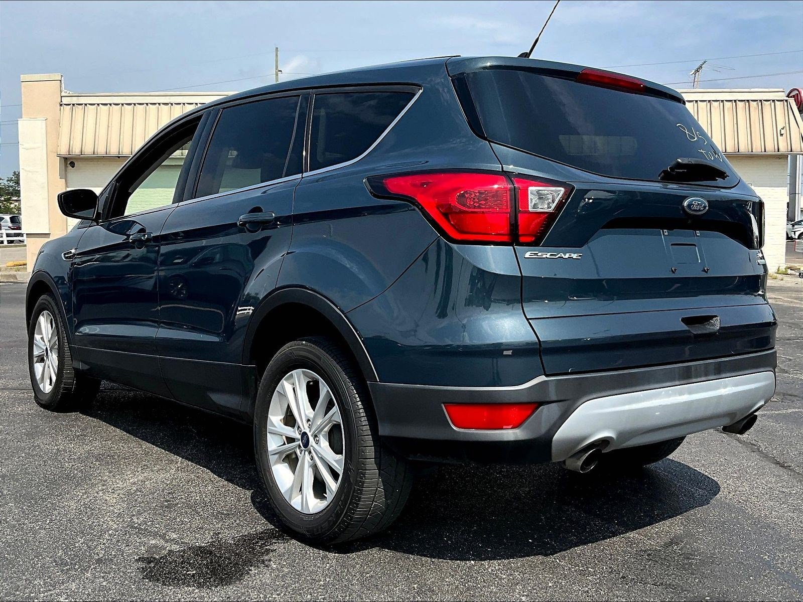 Used 2019 Ford Escape SE FWD image 4
