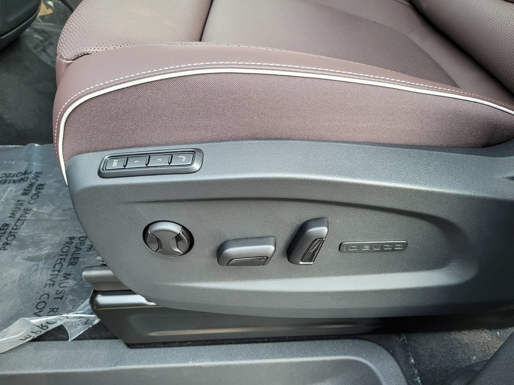 New 2025 Volkswagen ID. Buzz Pro S Plus RWD image 12