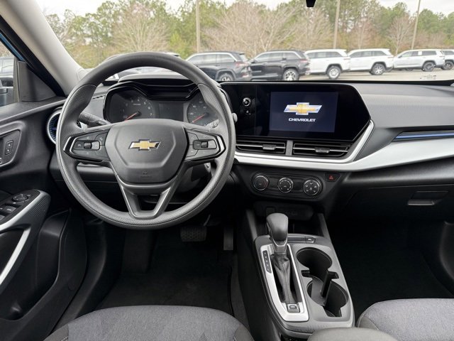 Used 2025 Chevrolet Trax LS image 17
