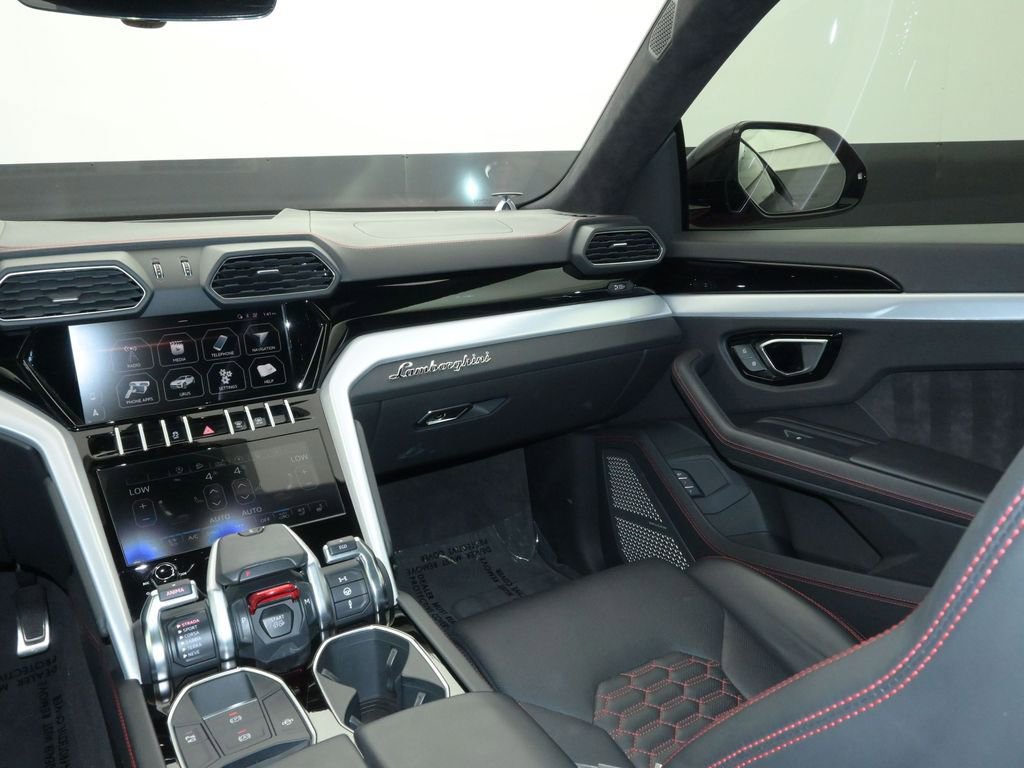 Used 2020 Lamborghini Urus image 46
