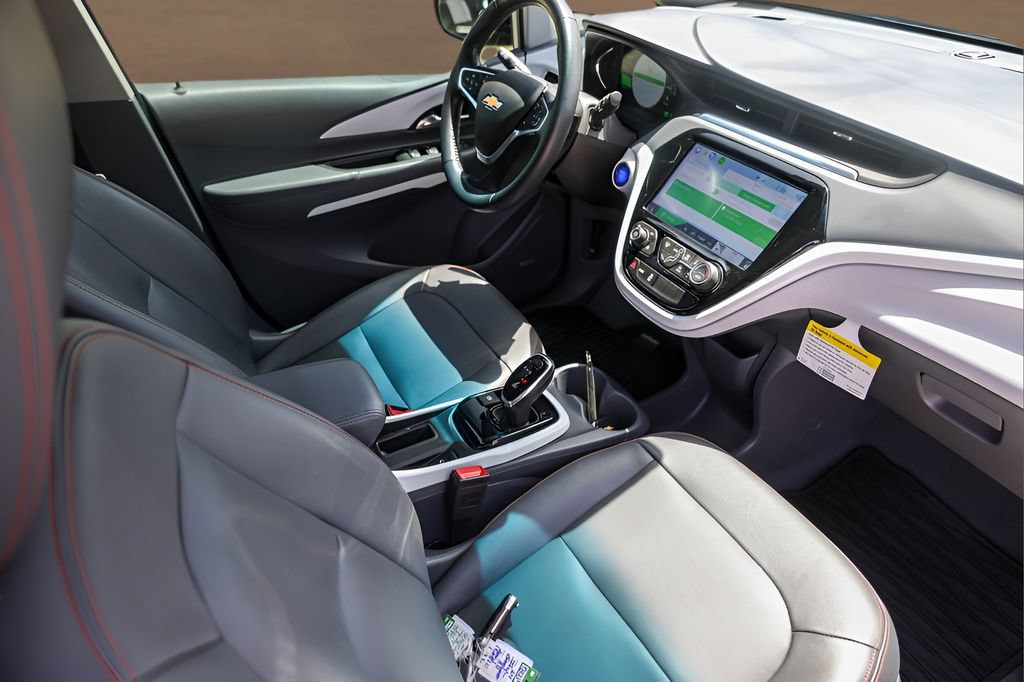 Used 2019 Chevrolet Bolt Premier w/ Infotainment Package FWD image 26