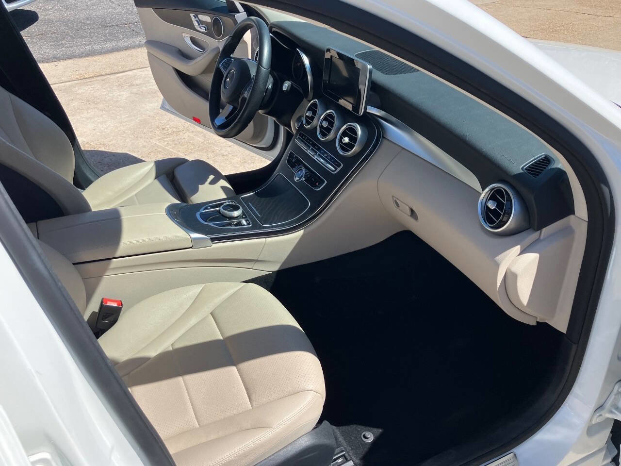 Used 2017 Mercedes-Benz C 300 Luxury image 19