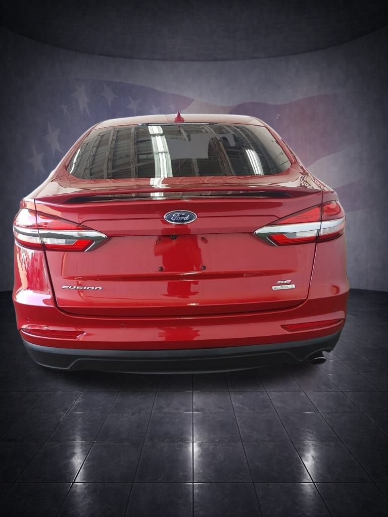 Used 2020 Ford Fusion SE w/ Equipment Group 151A FWD image 4