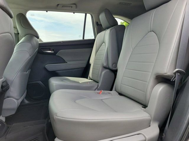 Used 2022 Toyota Highlander XLE image 20