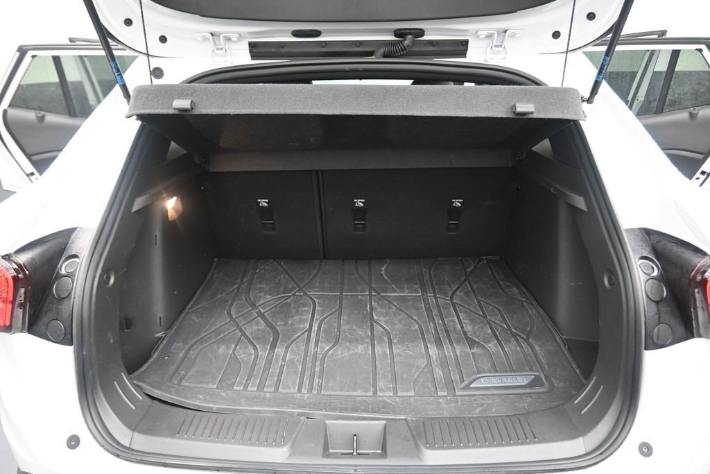 Used 2025 Chevrolet Trax RS FWD image 14