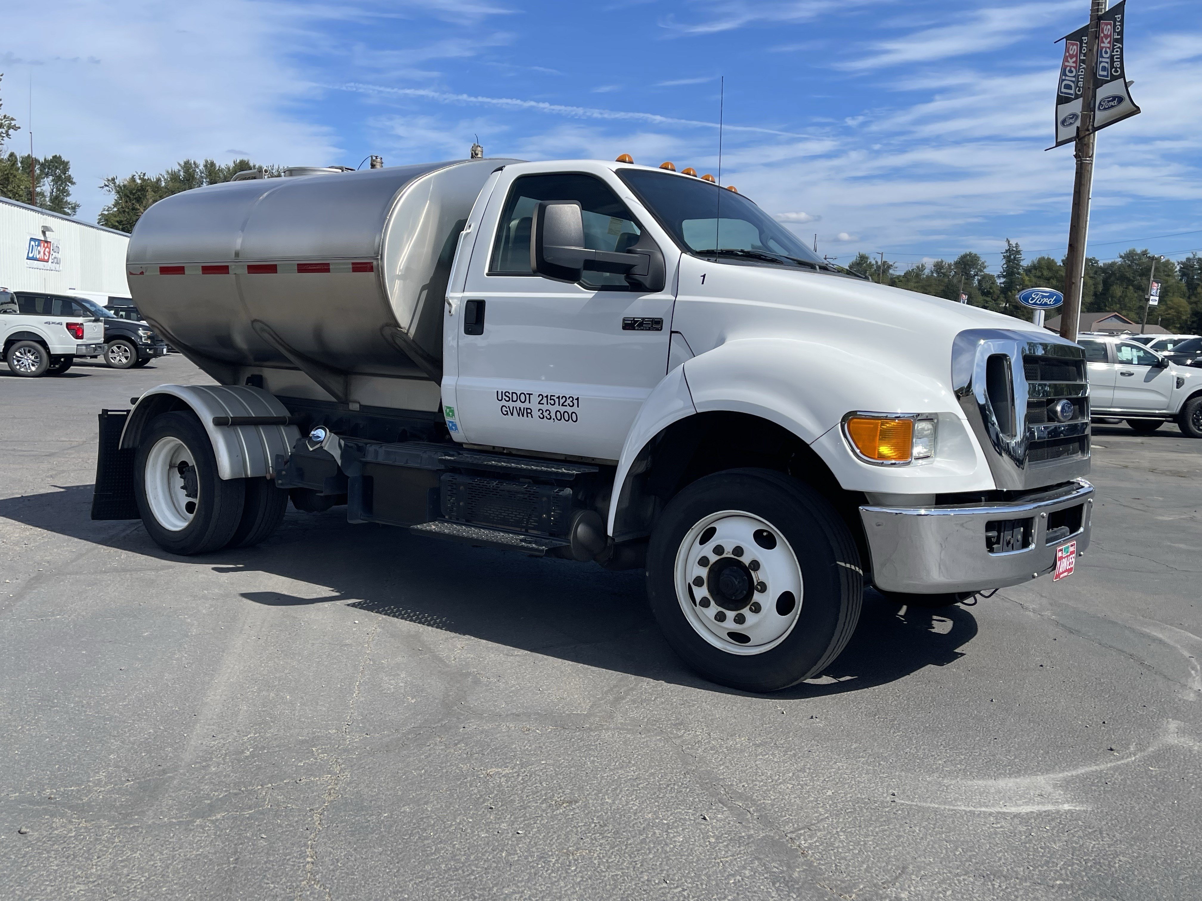 Used 2013 Ford F750 2WD Regular Cab Super Duty image 7