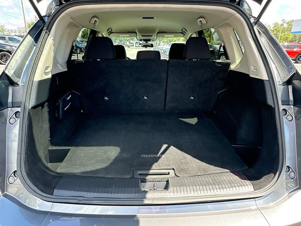 Used 2024 Nissan Rogue S FWD image 23