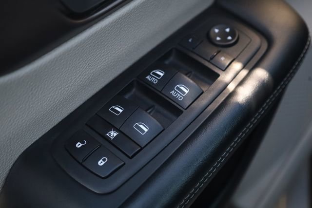 Used 2023 Chrysler Voyager LX image 14