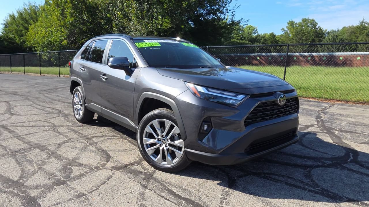 Used 2022 Toyota RAV4 XLE Premium FWD image 2