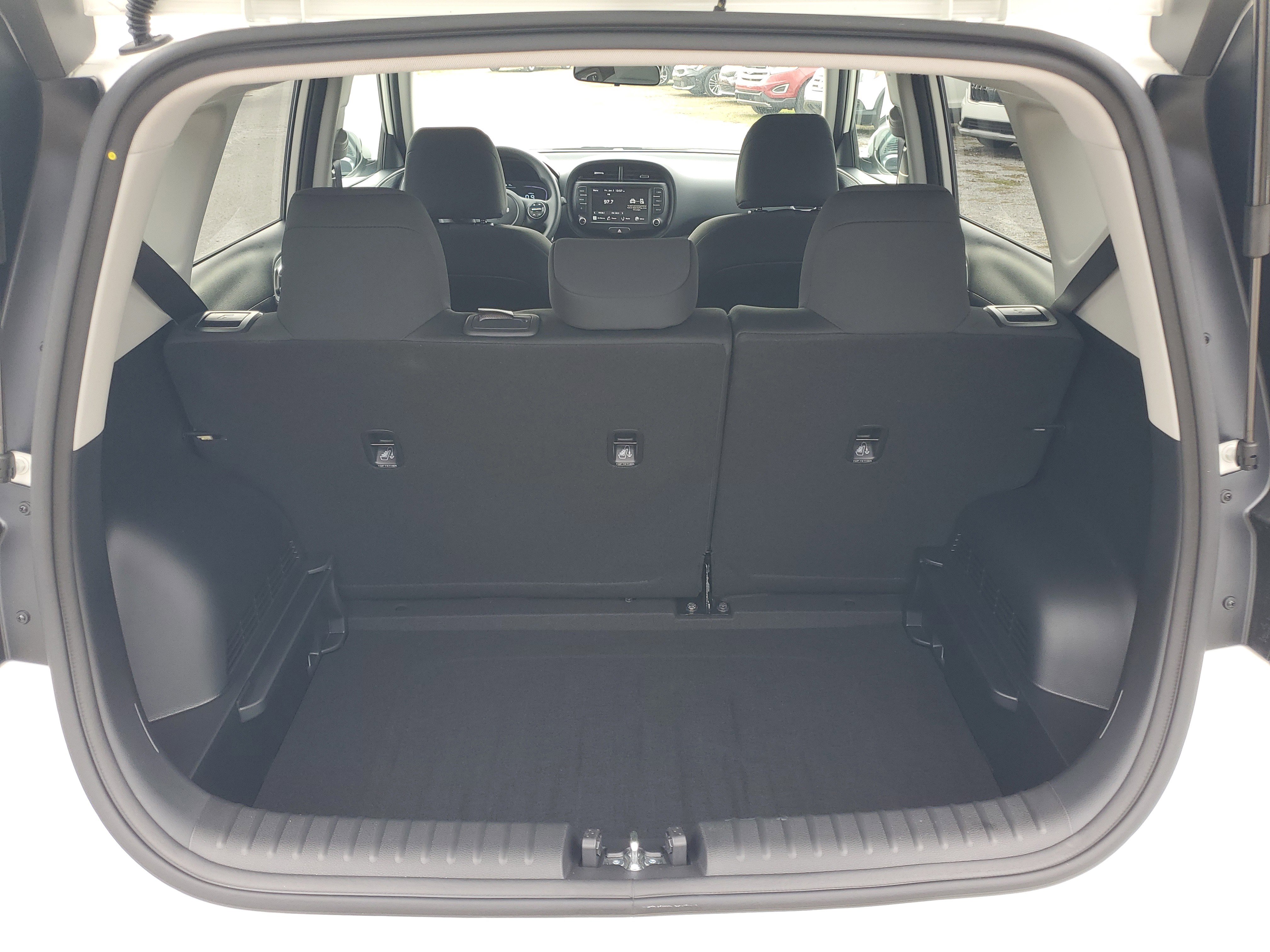 Used 2025 Kia Soul LX image 8