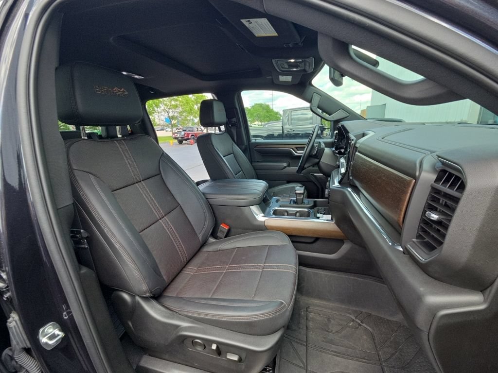 Used 2024 Chevrolet Silverado 1500 High Country w/ High Country Premium Package AWD/4WD image 28