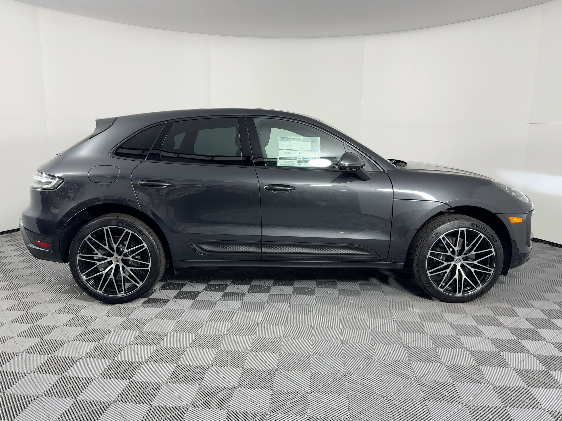 Certified 2026 Porsche Macan AWD/4WD image 8