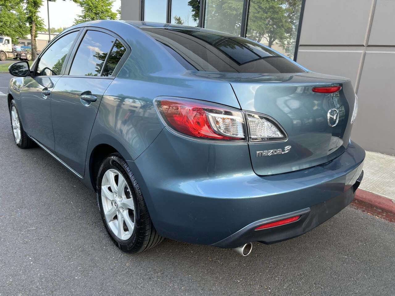 Used 2010 MAZDA MAZDA3 i Touring FWD image 5