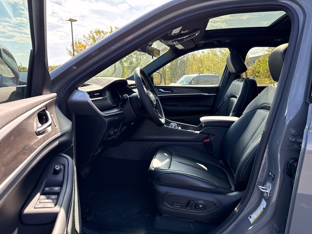 New 2027 Jeep Grand Cherokee Limited AWD/4WD image 23