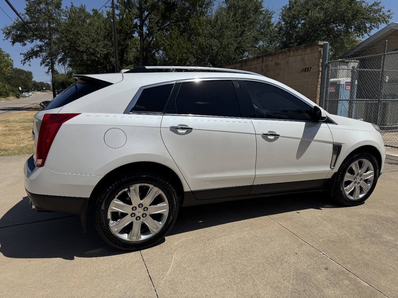 Used 2016 Cadillac SRX Luxury w/ Driver Awareness Package FWD image 13