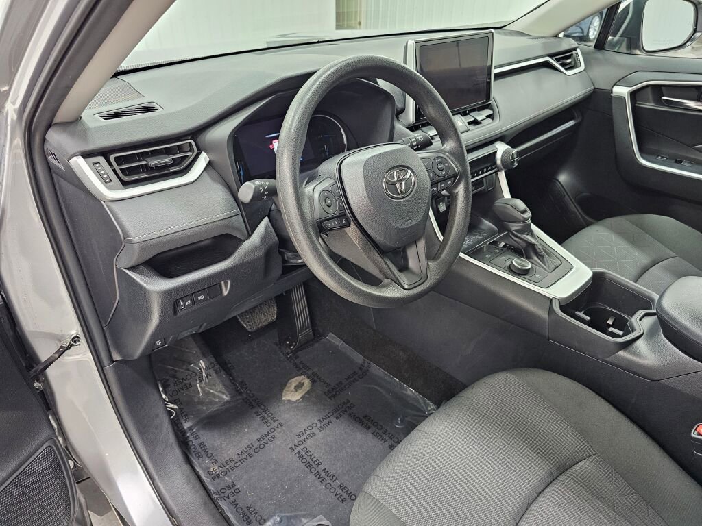 Used 2024 Toyota RAV4 XLE image 21