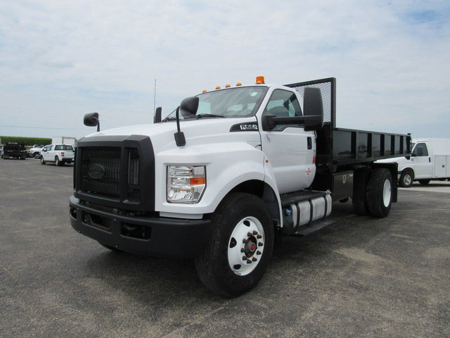 Used 2022 Ford F750 2WD Regular Cab Super Duty image 7
