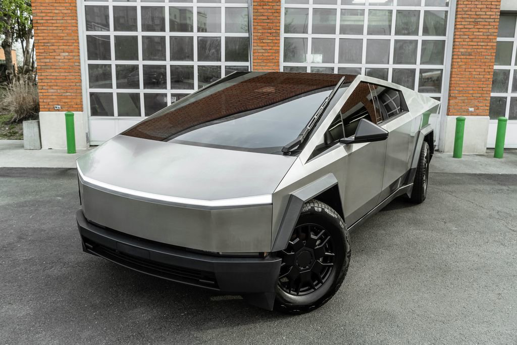 Used 2024 Tesla Cybertruck AWD Crew Cab image 2