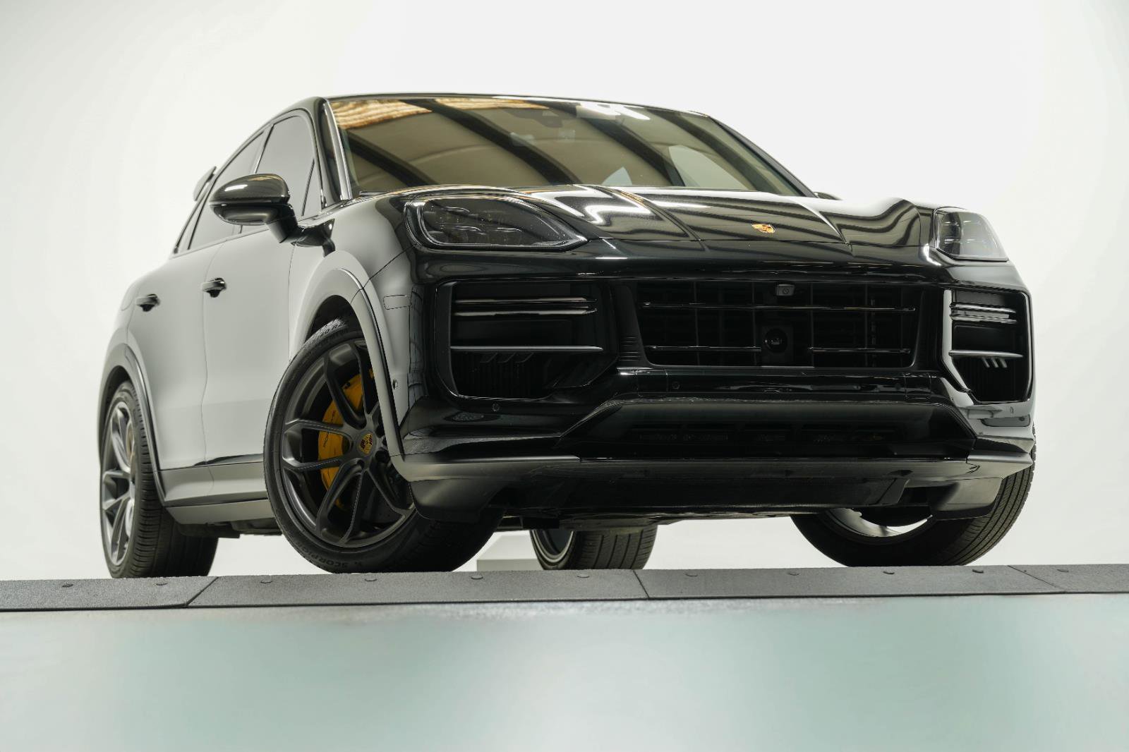 Used 2024 Porsche Cayenne Turbo GT image 1