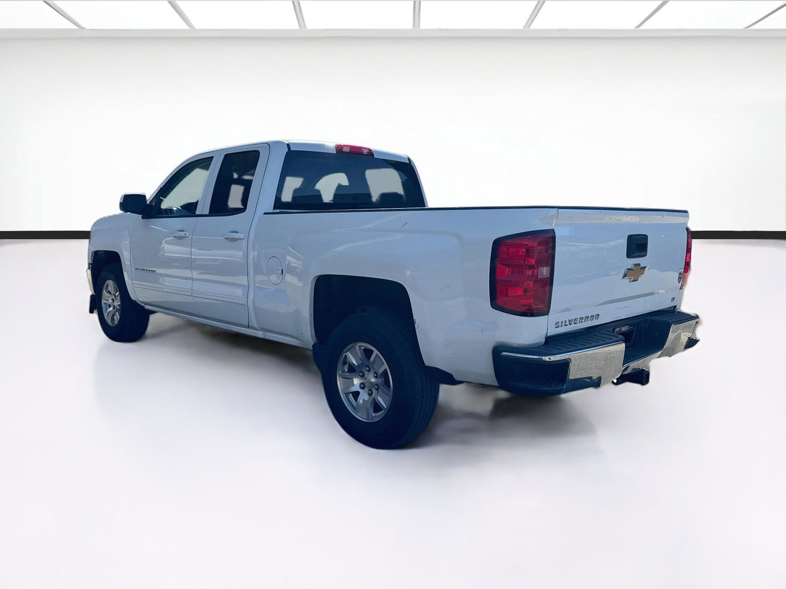 Used 2018 Chevrolet Silverado 1500 LT w/ Trailering Package AWD/4WD image 6