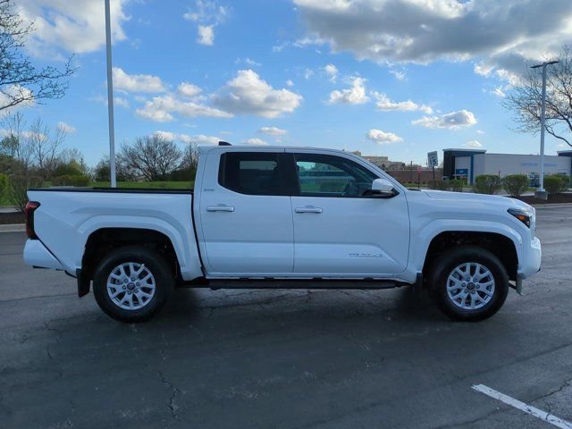 Certified 2025 Toyota Tacoma SR5 AWD/4WD image 5