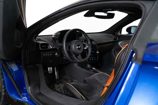 Used 2024 McLaren Artura image 19