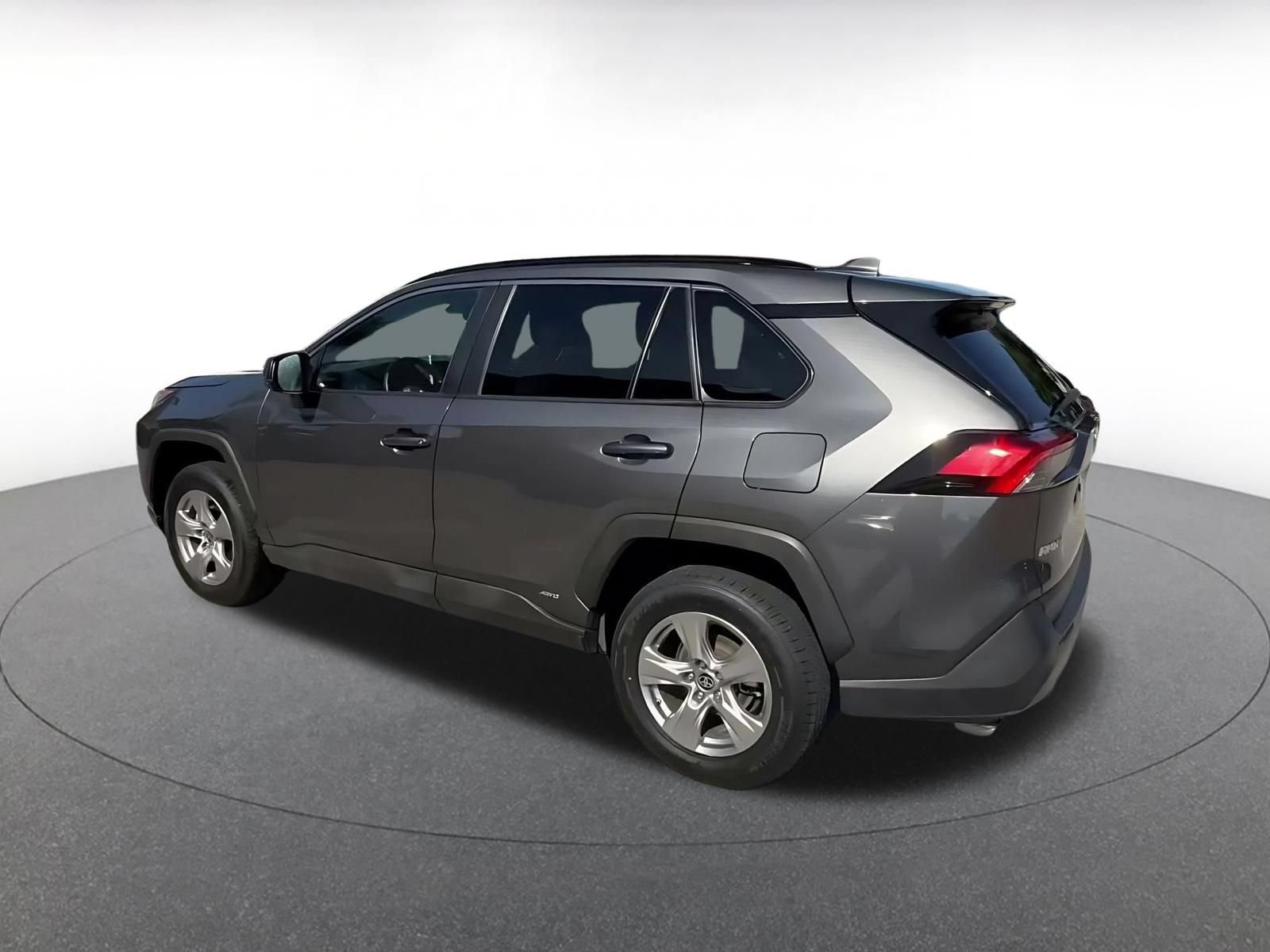 Used 2024 Toyota RAV4 LE AWD/4WD image 9