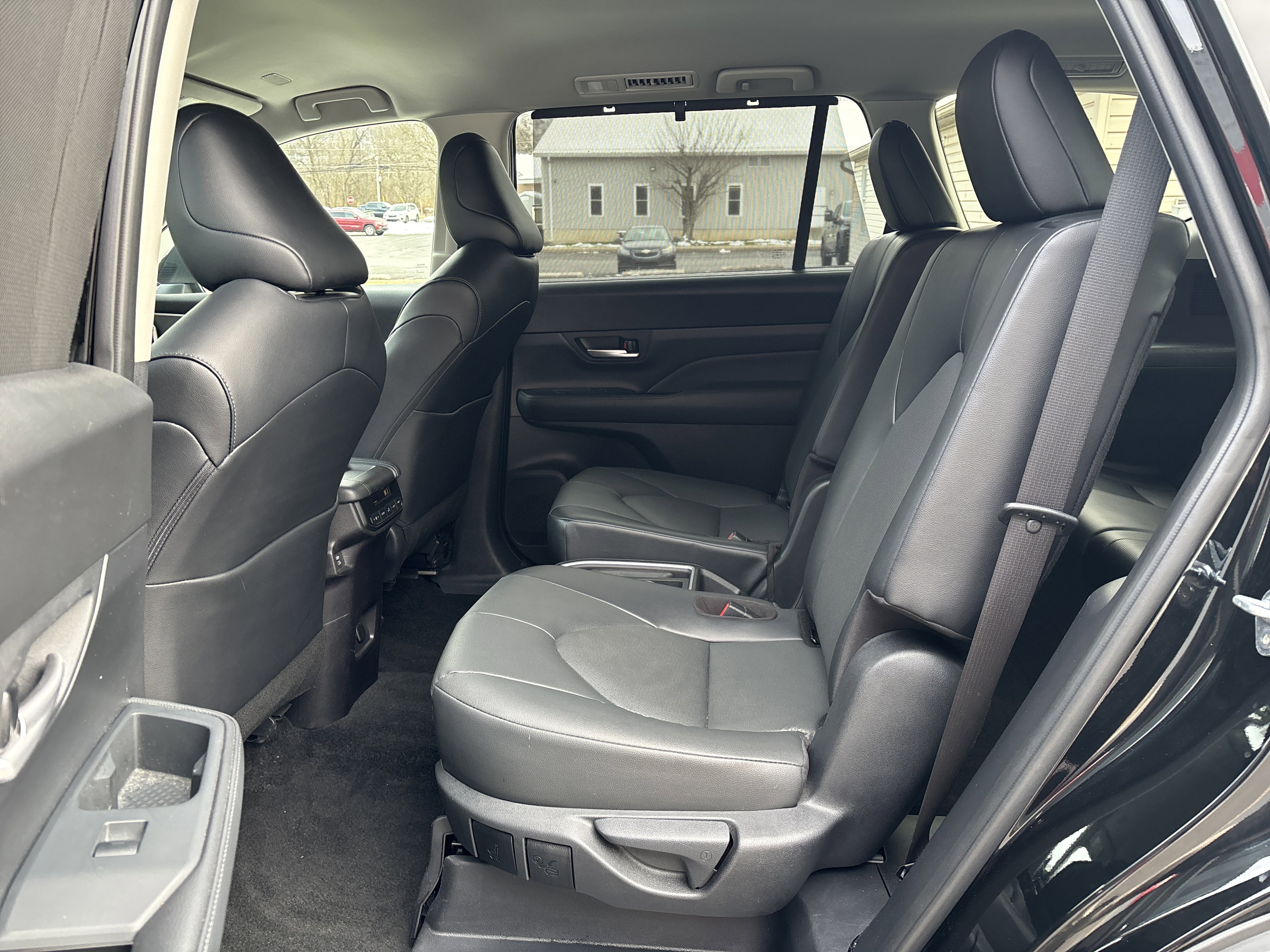 Used 2025 Toyota Grand Highlander AWD image 14