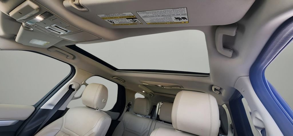 Used 2020 Land Rover Discovery Landmark image 17