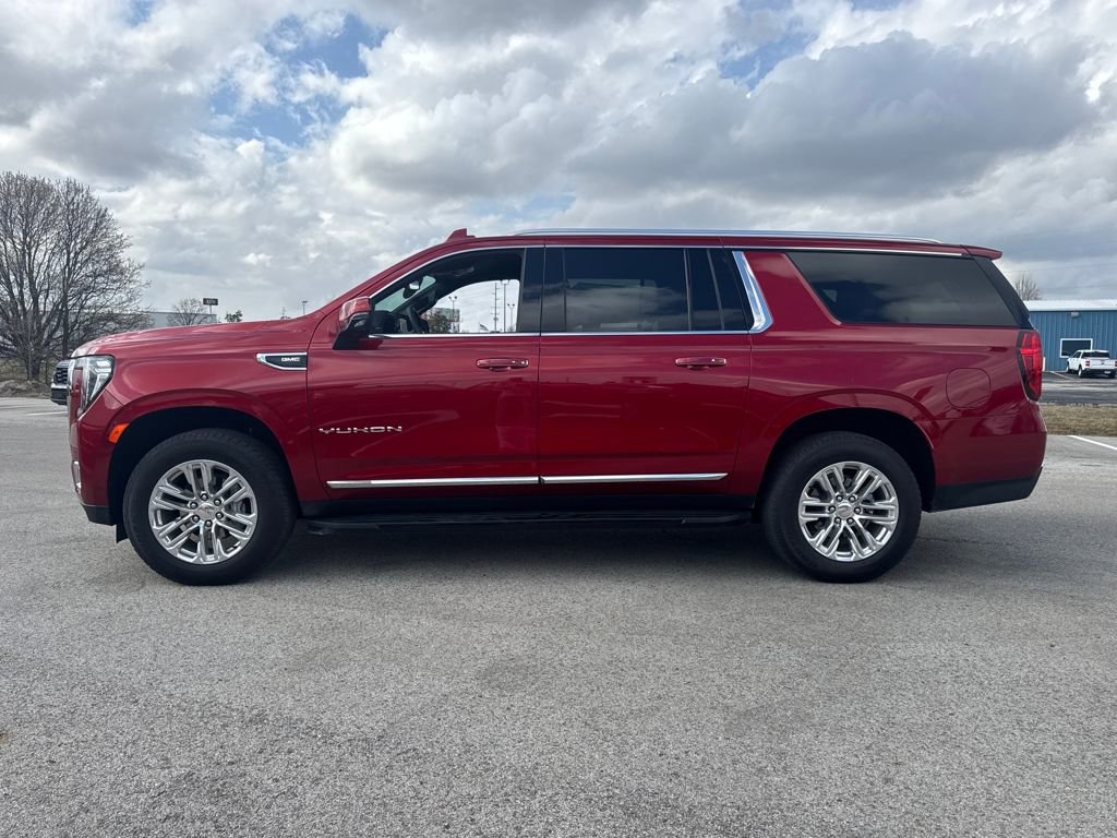 Used 2024 GMC Yukon XL SLT w/ SLT Luxury Package image 3