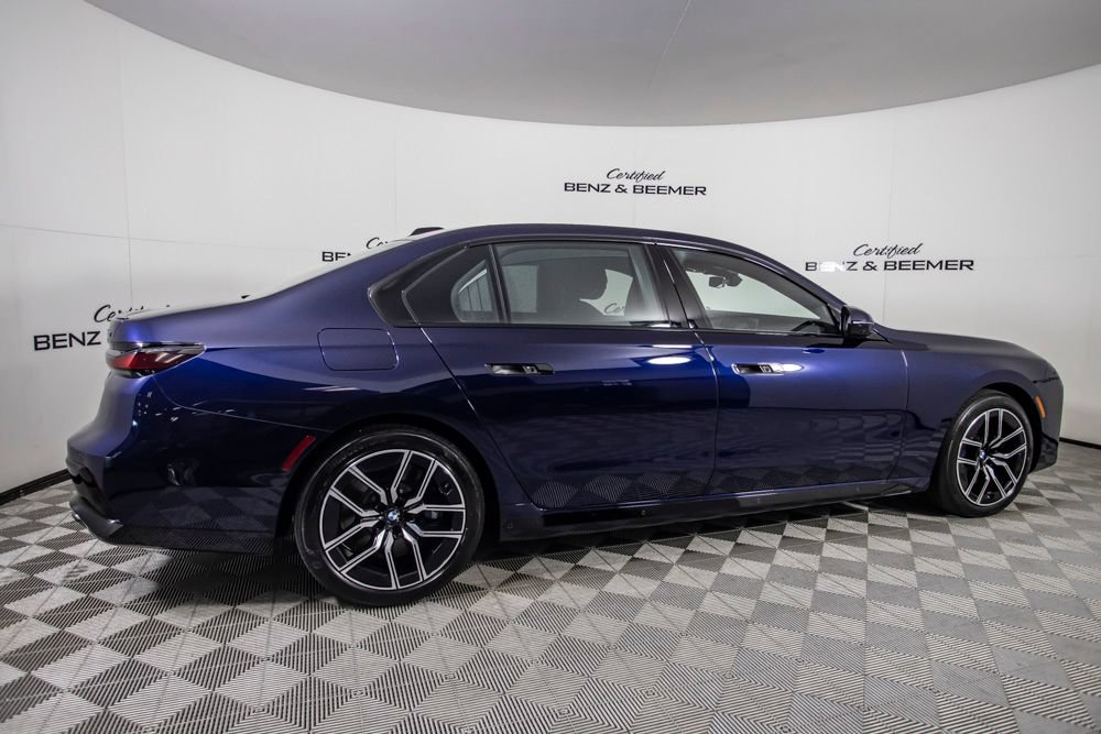 Used 2025 BMW 760i xDrive w/ Executive Package AWD/4WD image 4