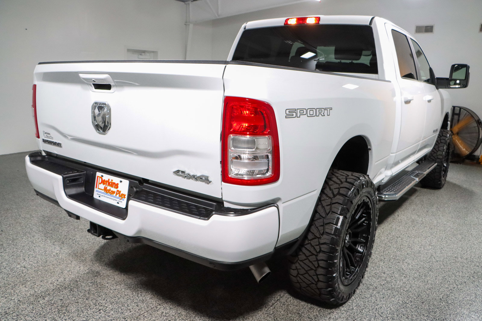 Used 2024 RAM 2500 Big Horn w/ Sport Appearance Package image 7