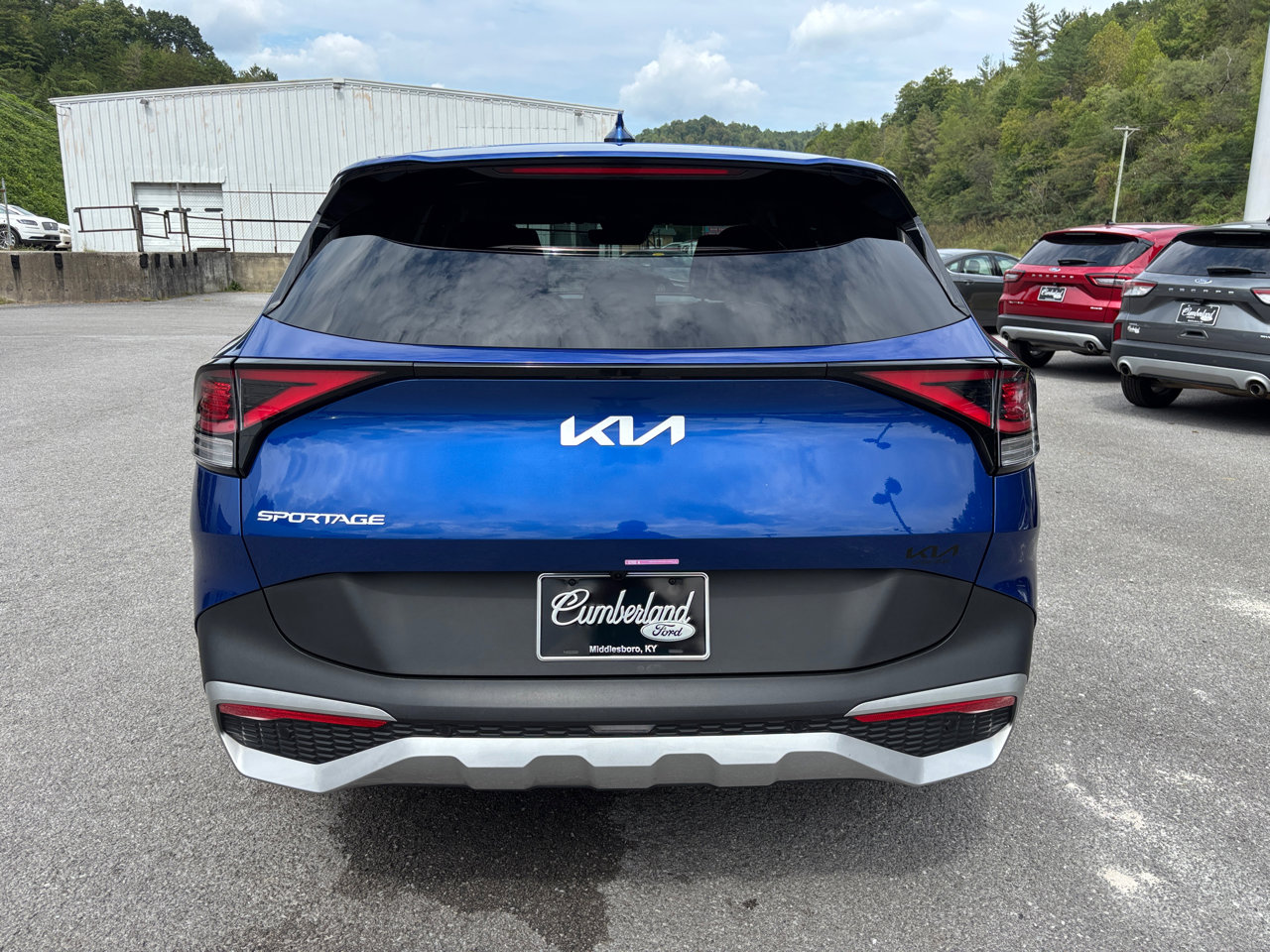 Used 2024 Kia Sportage EX image 3