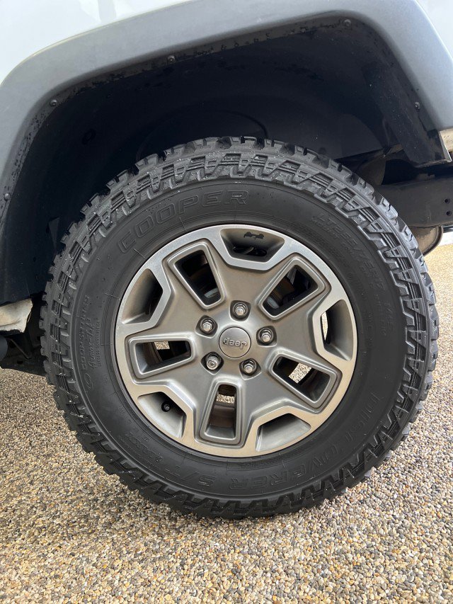 Used 2015 Jeep Wrangler Rubicon w/ Power Convenience Group image 26